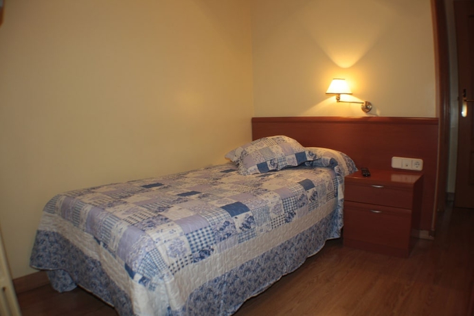 Imagen de la habitación del Hostal Santa Cruz, Madrid. Foto 6