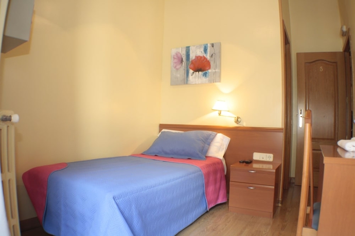 Imagen de la habitación del Hostal Santa Cruz, Madrid. Foto 7
