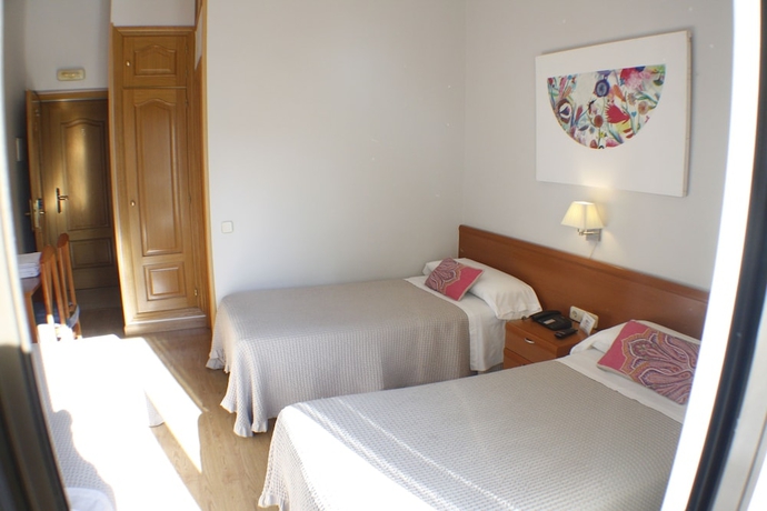 Imagen de la habitación del Hostal Santa Cruz, Madrid. Foto 8