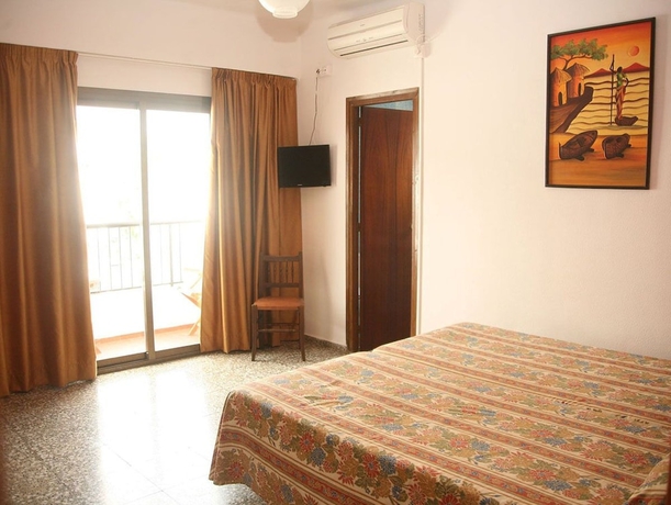 Imagen de la habitación del Hostal Santa Eulalia, Santa Eulalia des Riu. Foto 10