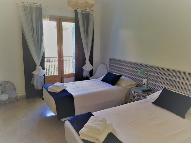 Imagen de la habitación del Hostal Santa Gemma. Foto 5