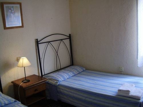 Imagen de la habitación del Hostal Santa Teresa, Reus. Foto 2