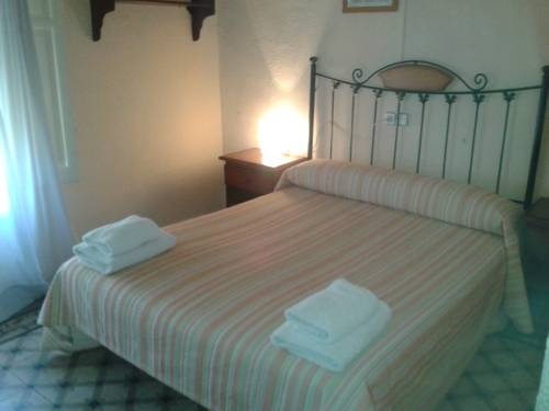Imagen de la habitación del Hostal Santa Teresa, Reus. Foto 3