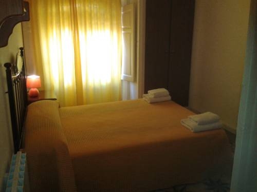 Imagen de la habitación del Hostal Santa Teresa, Reus. Foto 4