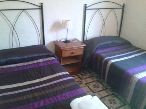 Imagen de la habitación del Hostal Santa Teresa, Reus. Foto 7