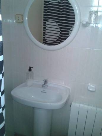 Imagen de la habitación del Hostal Santa Teresa, Reus. Foto 8