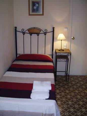 Imagen de la habitación del Hostal Santa Teresa, Reus. Foto 10