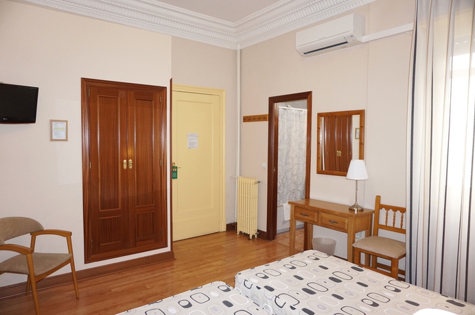 Imagen de la habitación del Hostal Santillan. Foto 6