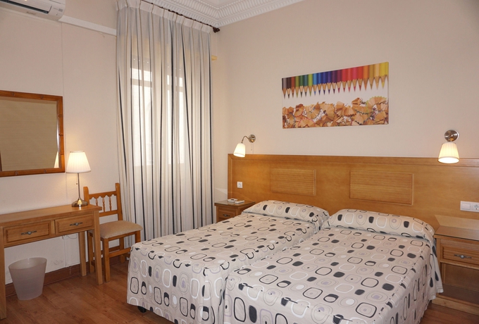 Imagen de la habitación del Hostal Santillan. Foto 8