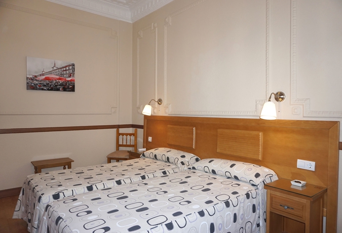 Imagen de la habitación del Hostal Santillan. Foto 10