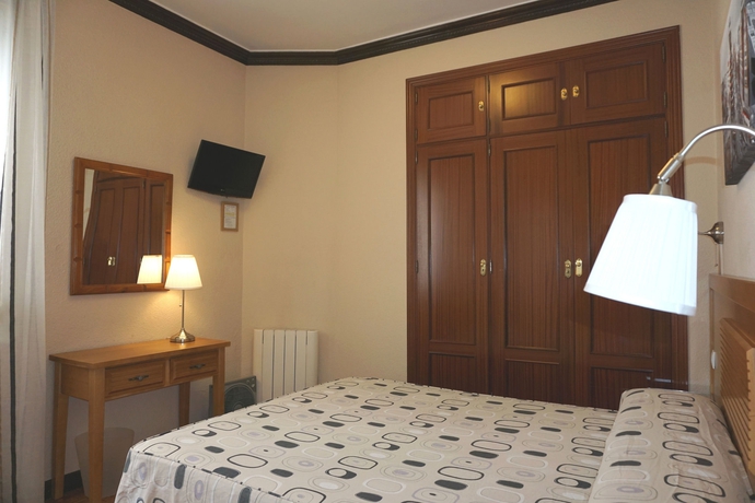 Imagen de la habitación del Hostal Santillan. Foto 12