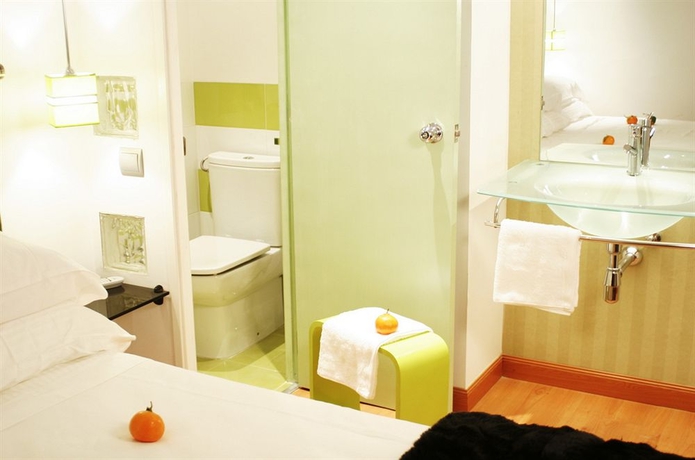 Imagen de la habitación del Hostal Santo Domingo, Gran V&iacute;a. Foto 8