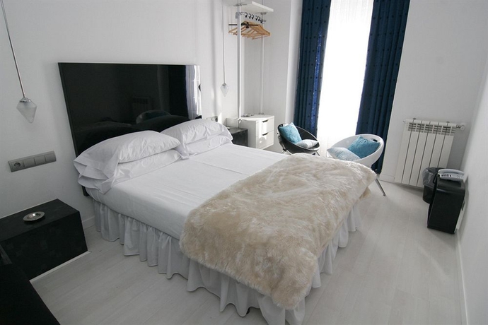 Imagen de la habitación del Hostal Santo Domingo, Gran V&iacute;a. Foto 11