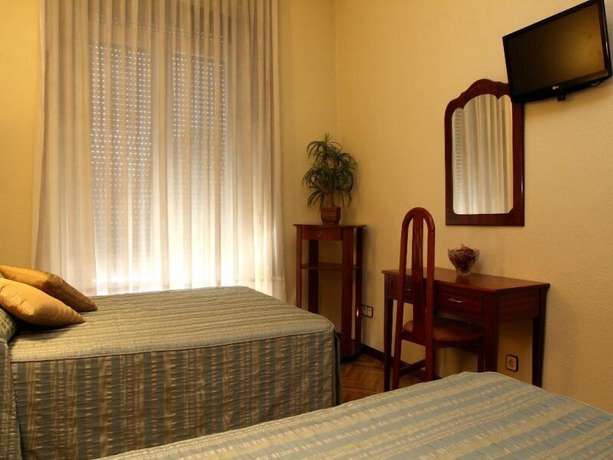 Imagen de la habitación del Hostal Sardinero. Foto 4