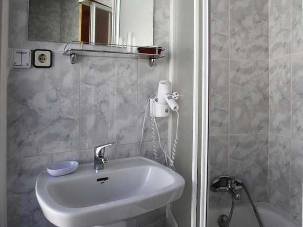 Imagen de la habitación del Hostal Sardinero. Foto 6