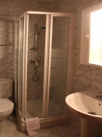 Imagen de la habitación del Hostal Sardinero. Foto 8