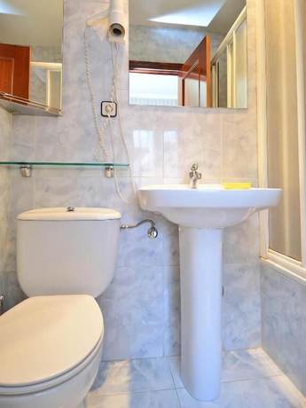 Imagen de la habitación del Hostal Sardinero. Foto 11