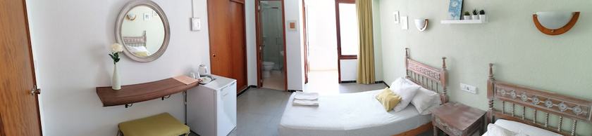 Imagen de la habitación del Hostal Saturno, Cala Millor. Foto 16