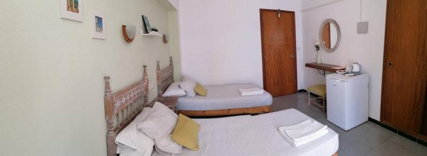 Imagen de la habitación del Hostal Saturno, Cala Millor. Foto 17