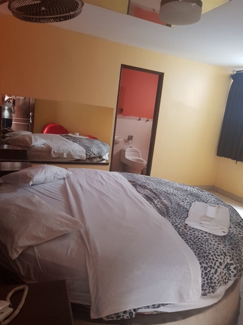 Imagen de la habitación del Hostal Sauna Emporio Pizarro. Foto 8