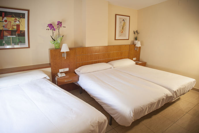 Imagen de la habitación del Hostal Savoy, Alcoy. Foto 6