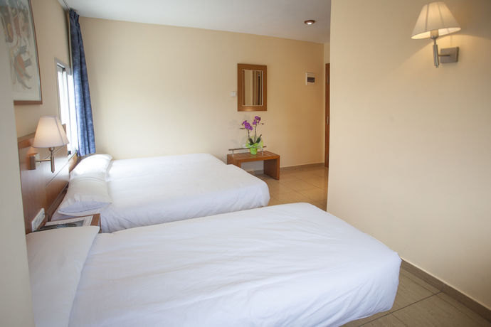 Imagen de la habitación del Hostal Savoy, Alcoy. Foto 8