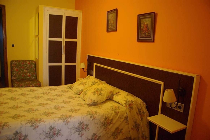 Imagen de la habitación del Hostal Sayola. Foto 8