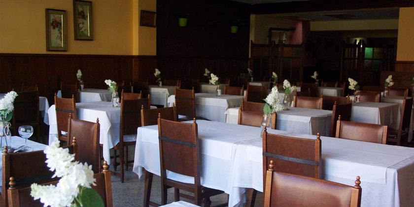 Imagen del bar/restaurante del Hostal Sayola. Foto 6