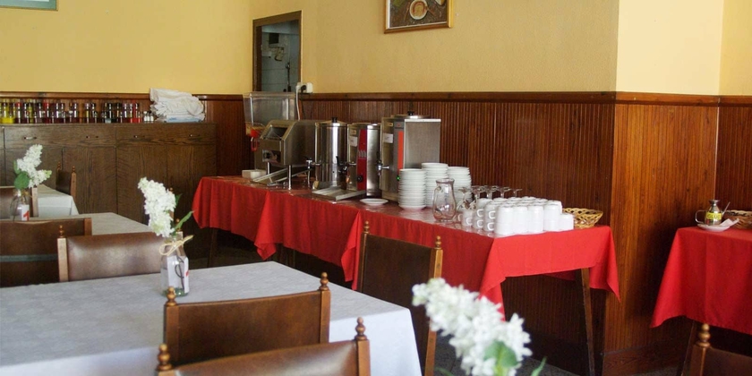 Imagen del bar/restaurante del Hostal Sayola. Foto 7