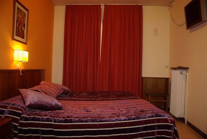 Imagen de la habitación del Hostal Sayola. Foto 10