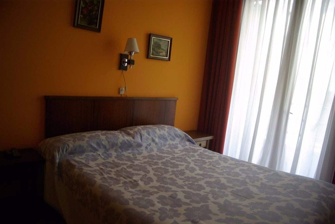 Imagen de la habitación del Hostal Sayola. Foto 13