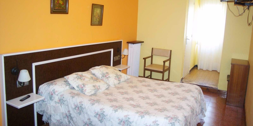 Imagen de la habitación del Hostal Sayola. Foto 15