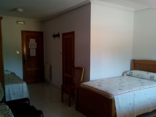 Imagen de la habitación del Hostal Sequeiros. Foto 13