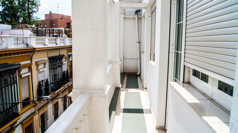 Imagen de los exteriores del Hostal Sevilla Florida Center. Foto 10