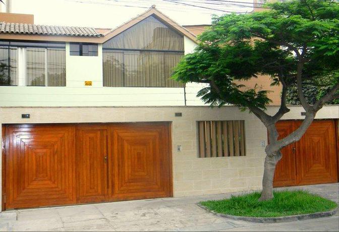 Imagen de los exteriores del Hostal Sevilla House. Foto 6