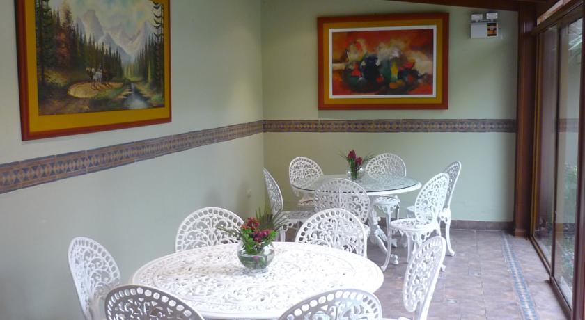 Imagen de los interiores del Hostal Sevilla House. Foto 8