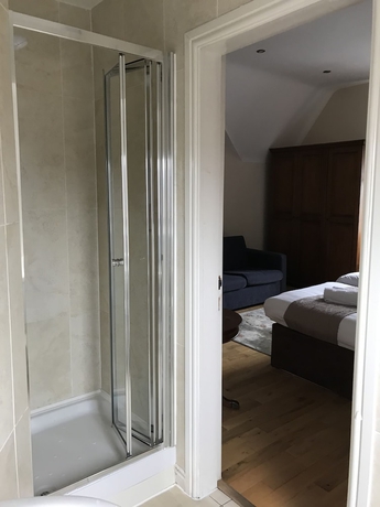 Imagen de la habitación del Hostal Sheil Suites. Foto 9