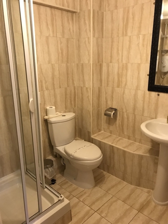 Imagen de la habitación del Hostal Sheil Suites. Foto 15