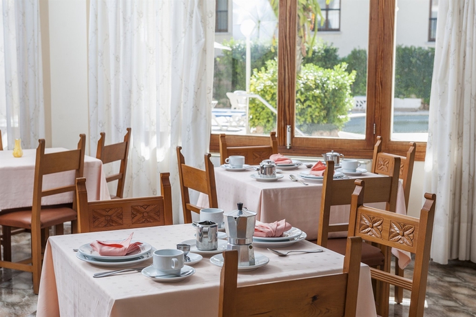 Imagen del bar/restaurante del Hostal Singular Cala Ratjada by Eurotels. Foto 3