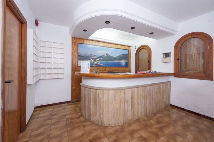 Imagen de los interiores del Hostal Singular Cala Ratjada by Eurotels. Foto 13