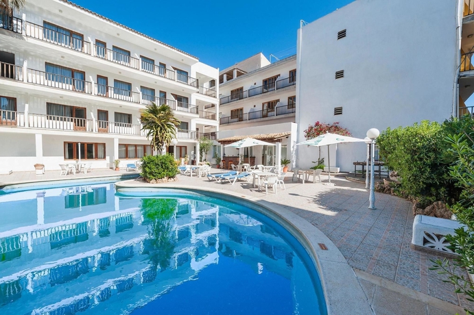 Imagen de los exteriores del Hostal Singular Cala Ratjada by Eurotels. Foto 10