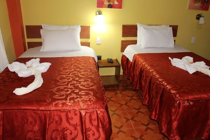 Imagen de los exteriores del Hostal Sol De Oro. Foto 8