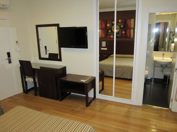 Imagen de la habitación del Hostal Sol Square Madrid. Foto 4
