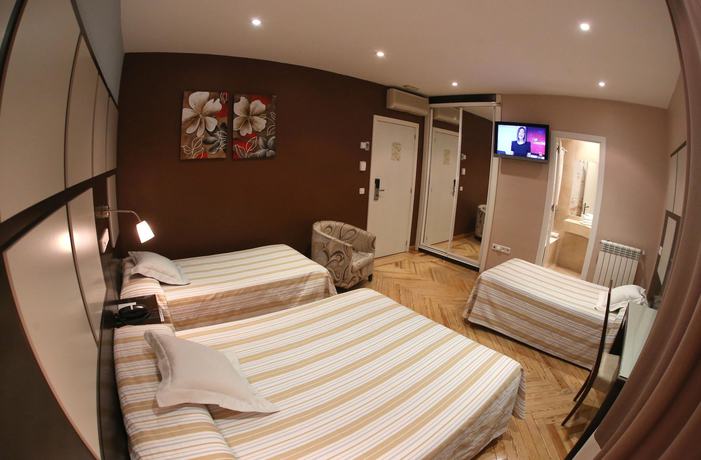 Imagen de la habitación del Hostal Sol Square Madrid. Foto 6