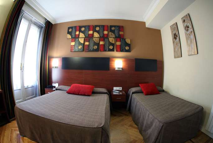 Imagen de la habitación del Hostal Sol Square Madrid. Foto 7