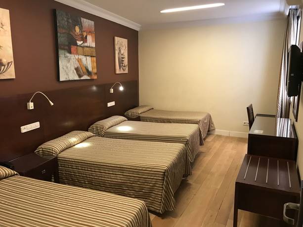 Imagen de la habitación del Hostal Sol Square Madrid. Foto 13