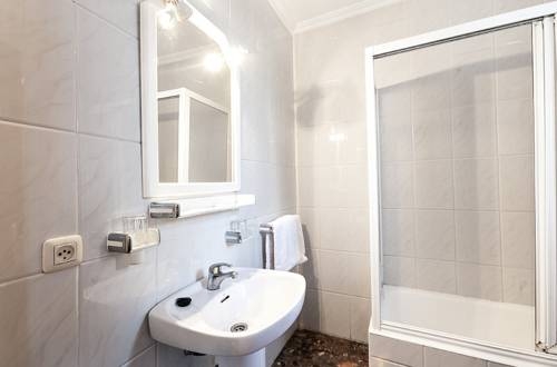 Imagen de la habitación del Hostal Sol Y Mar, Nerja. Foto 6