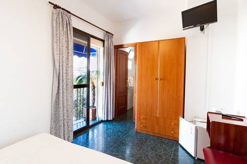 Imagen de la habitación del Hostal Sol Y Mar, Nerja. Foto 8