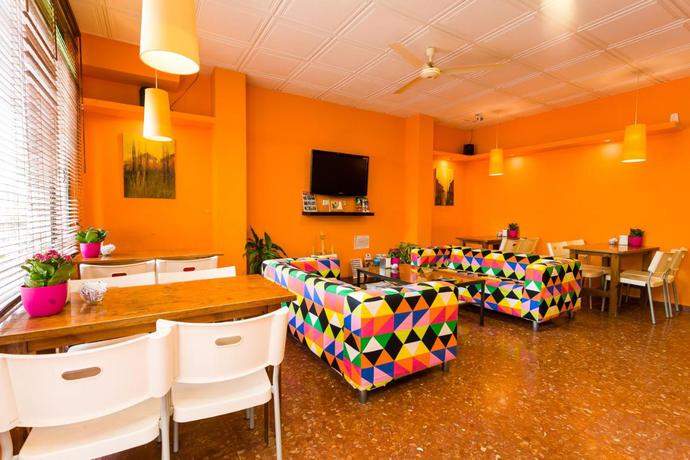 Imagen de los interiores del Hostal Sol y Miel. Foto 10