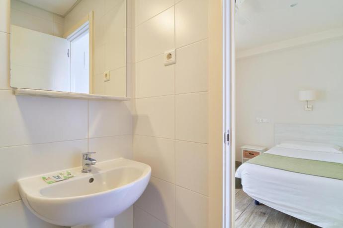 Imagen de la habitación del Hostal Sol y Miel. Foto 6